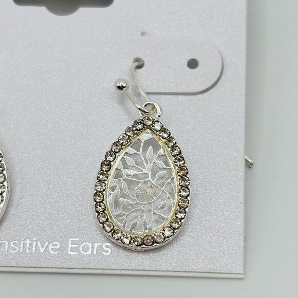 Lori’s Gifts Silver Teardrop Earrings Filigree Rhinestone Dangle NWT Sensitive - Picture 3 of 5